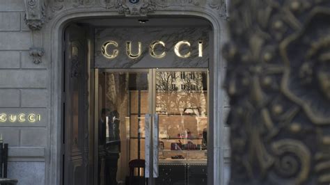 Oscar de la Renta, Gucci and More Get in on Resale Market